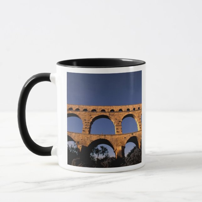 EU, Frankrike, Provence, Gard, Pont du Gard. Romer Mugg (Vänster)