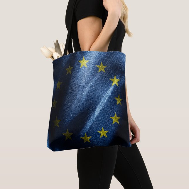 EU SILKE FLAGGA TYGKASSE (Närbild)