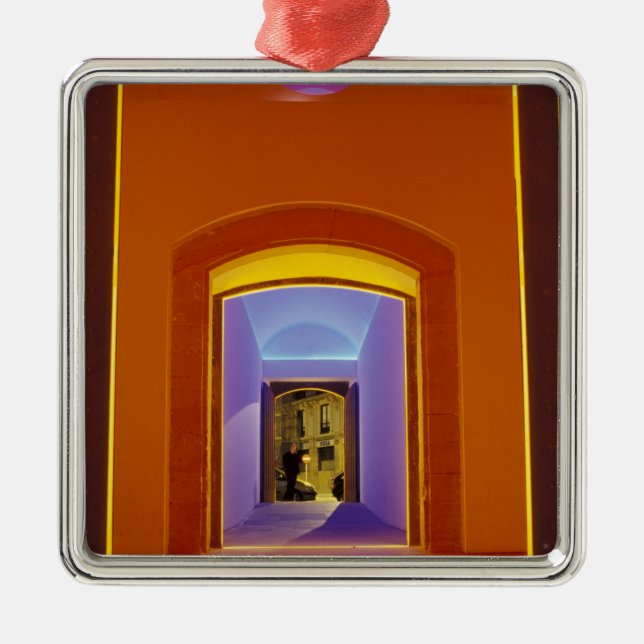 EU, Spanien, Barcelona. Linjefält nära Picasso Julgransprydnad Metall (Framsidan)