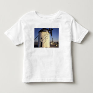 EU, Spanien, Consuegro, La Mancha. Väderkvarnar oc T-shirt