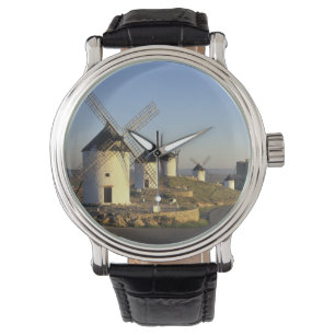EU, Spanien, La Mancha, Consuegra. Vindkraftverk o Armbandsur