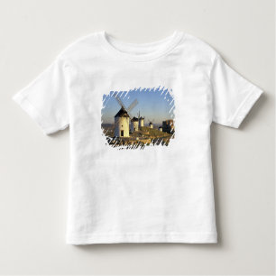 EU, Spanien, La Mancha, Consuegra. vindkraftverk o T-shirt