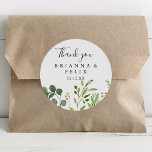 Eucalyptus Enkel Tack-bröllopsförmån för Blommigt Runt Klistermärke<br><div class="desc">Den här enkla blommigten för eukalyptus är tack vare att du föredrar ett klassiskt runt klistermärke på bröllopet är perfekt för ett grönt bröllop. Konstruktionen har en konstnärligt handmålad vacker eukalyptus grönt löv som ordnas i geometriska former och inspirerar naturskönheten. Gör etiketten egen genom att inkludera namn, händelsen (om tillämpligt)...</div>