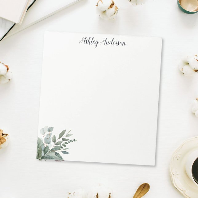 Eucalyptus Löv i vattenfärgen Tropical Grönt Sage  Anteckningsblock (In situ On desk)