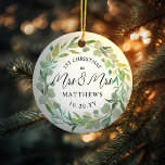 Eucalyptus Newlyweds 1:a julen Fru & fru Julgransprydnad Keramik<br><div class="desc">Till fru och fru Lesbisk Newlyweds. Anpassa text och bakgrund färg för din händelse. Eucalyptus vattenfärgandeutandning kan skalas eller avlägsnas. Foto på baksidan.</div>