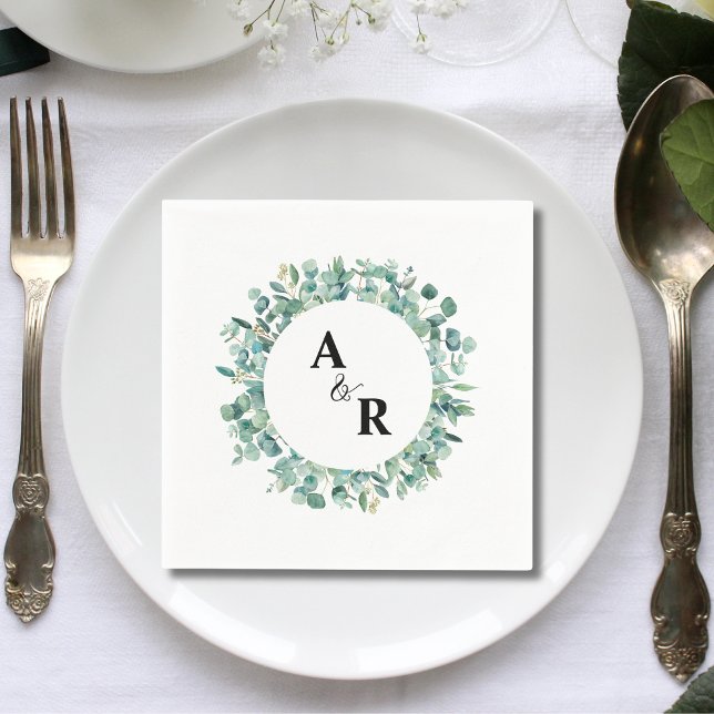 Eucalyptus Personlig Monogram Bröllopsdrink Pappersservett (Eucalyptus personalized monogram wedding cocktail napkins add fresh elegant charm to receptions.)