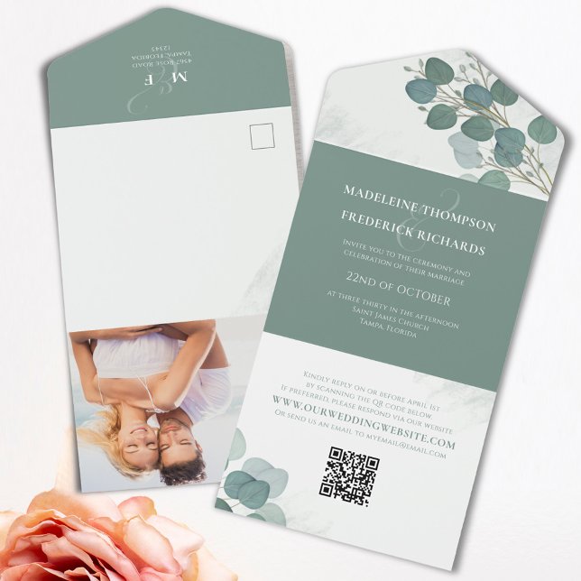 Eukalyptus Grönska Foto Allt-i-ett Bröllop (Sage green eucalyptus all-in-one wedding invitation with photo and QR code RSVP postcard.)