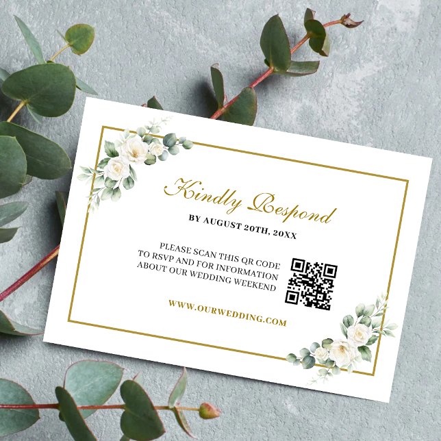 Eukalyptus Vit Ros Grönska Bröllop QR-kod OSA Kort (Eucalyptus white rose QR Code RSVP card makes guest replies effortless with elegant style.)