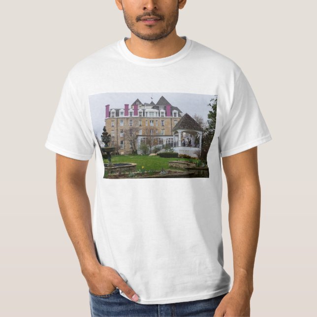 Eureka Crescent Tee Shirt (Framsida)