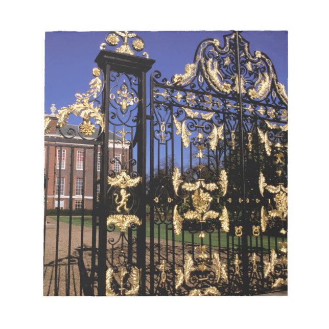 Europa, England, London. Förgylld grind utanför 2 Anteckningsblock (Framsida)