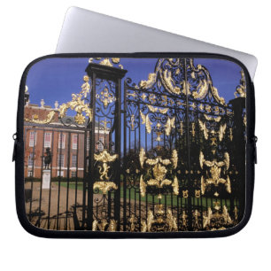 Europa, England, London. Förgylld grind utanför 2 Laptop Sleeve