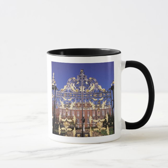 Europa, England, London. Förgylld grind utanför Mugg (Höger)