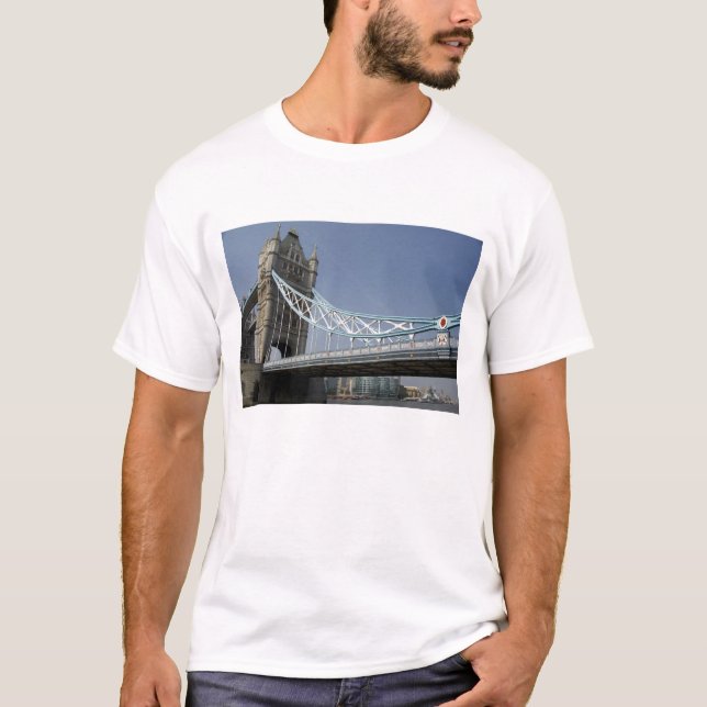 Europa, England, London. Tower Bridge över 2 Tee Shirt (Framsida)