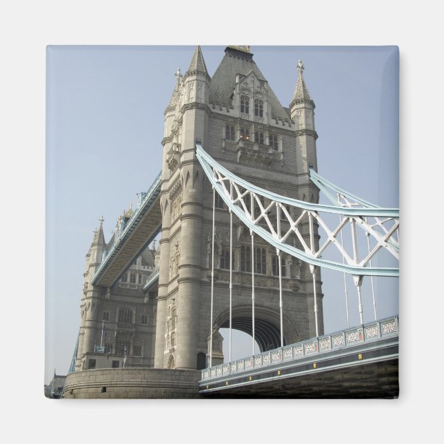 Europa, England, London. Tower Bridge över Magnet (Framsidan)