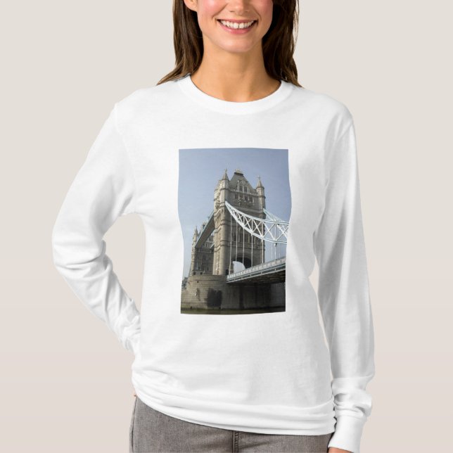 Europa, England, London. Tower Bridge över T-shirt (Framsida)