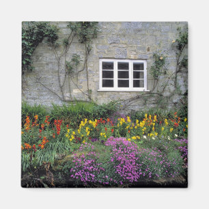 Europa, England, Teffont Magna. Blommor fyller Magnet