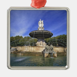 Europa, Frankrike, Aix-en-Provence. Fontaine de Julgransprydnad Metall