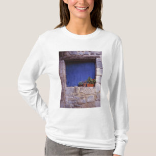 Europa, Frankrike, Cereste. En blå dörr tillför fä T-shirt