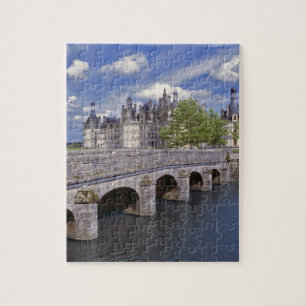 Europa, Frankrike, Chambord. En stentobro leder Pussel