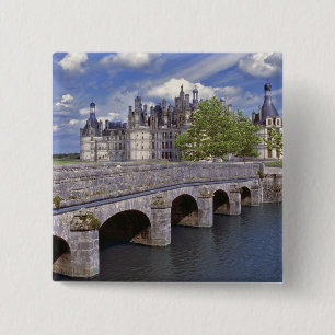 Europa, Frankrike, Chambord. En stenträbro leder Knapp