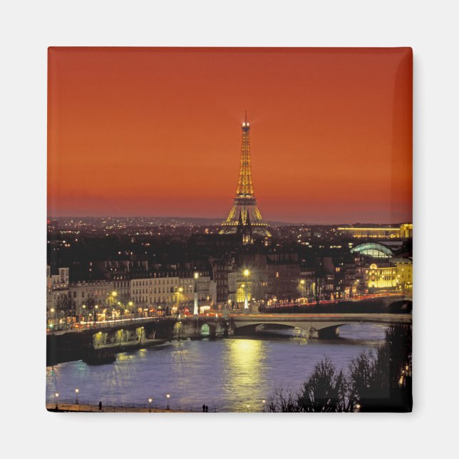 Europa, Frankrike, Paris. Solnedgångsutsikt över E Magnet (Framsidan)