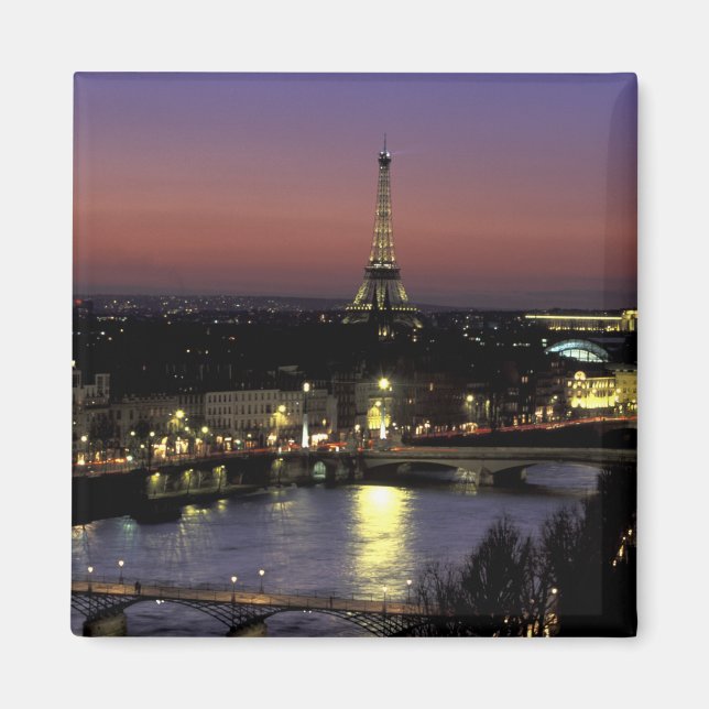Europa, Frankrike, Paris, Solnedgångsutsikt över E Magnet (Framsidan)