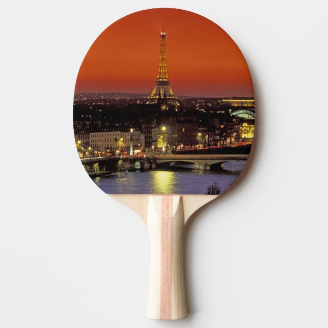 Europa, Frankrike, Paris. Solnedgångsutsikt över E Pingisracket (Framsidan)