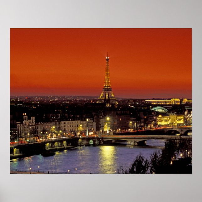 Europa, Frankrike, Paris. Solnedgångsutsikt över E Poster (Framsidan)
