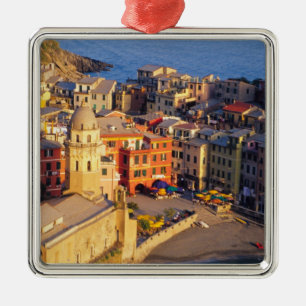 Europa, Italien, Cinque Terre. Byn Vernazza Julgransprydnad Metall