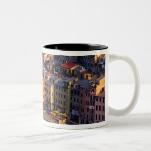Europa, Italien, Cinque Terre. Byn Vernazza Två-Tonad Mugg