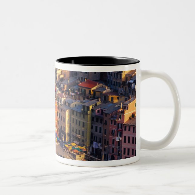 Europa, Italien, Cinque Terre. Byn Vernazza Två-Tonad Mugg (Höger)