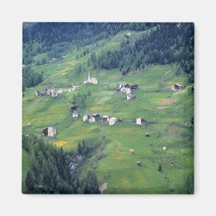 Europa, Italien, Dolomitalperna. Denna lilla by Magnet