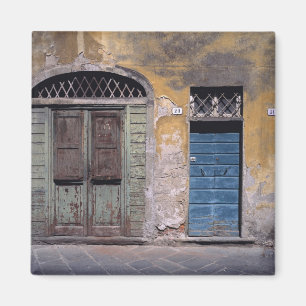 Europa, Italien, Lucca. Dessa gamla dörrar tillför Magnet