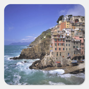 Europa, Italien, Riomaggiore. Riomaggiore är byggt Fyrkantigt Klistermärke