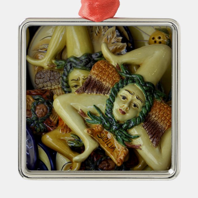 Europa, Italien, Sicilien, Taormina. Traditionell  Julgransprydnad Metall (Framsidan)