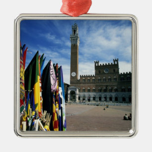 Europa, Italien, Toscana, Siena. Piazza del Julgransprydnad Metall