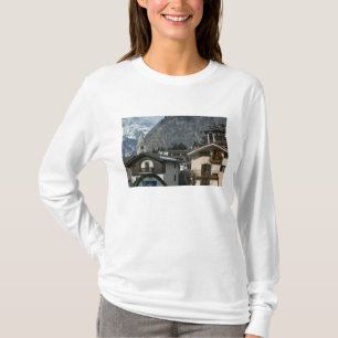 Europa, Italien, Valle d'Aosta, COURMAYEUR: Stad T-shirt