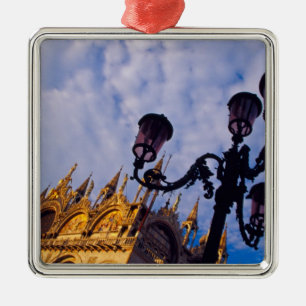 Europa, Italien, Venedig. Bysantinsk basilika och Julgransprydnad Metall