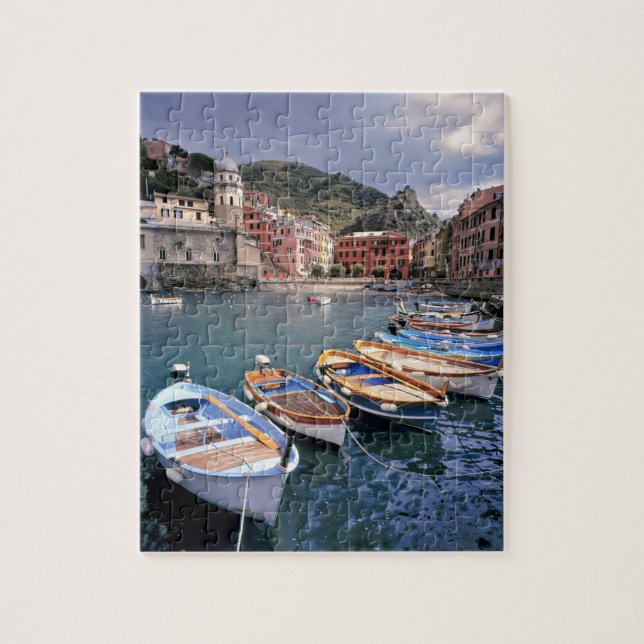 Europa, Italien, Vernazza. Båtar med kort målning Pussel (Vertikal)