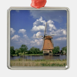 Europa, Nederländerna, Kinerdijk. En väderkvarn st Julgransprydnad Metall