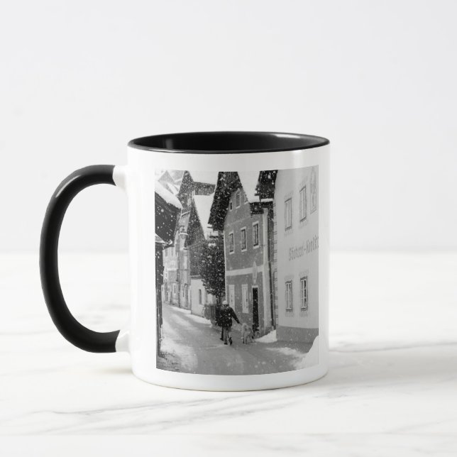 Europa, Österrike, Hallstat. Snigågatan Mugg (Vänster)