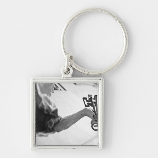 Europa, Österrike, Salzburg. Status med nycklar Fyrkantig Silverfärgad Nyckelring (Framsidan)