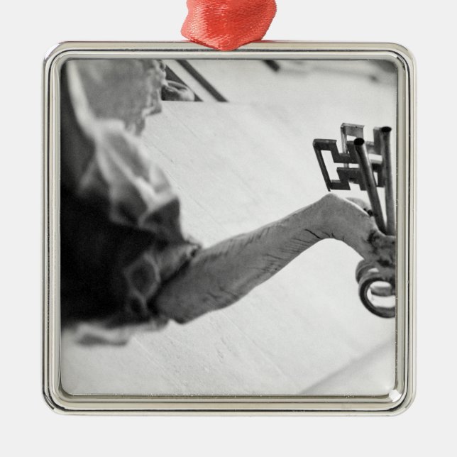 Europa, Österrike, Salzburg. Status med nycklar Julgransprydnad Metall (Framsidan)