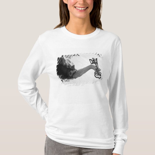 Europa, Österrike, Salzburg. Status med nycklar Tee (Framsida)