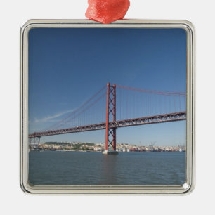 Europa, Portugal, Lissabon aka Lisboa). Ponte Julgransprydnad Metall