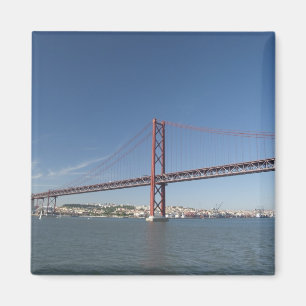 Europa, Portugal, Lissabon aka Lisboa). Ponte Magnet