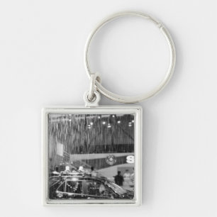 Europa, Schweiz, Genève. Genève Motorsalong; Fyrkantig Silverfärgad Nyckelring