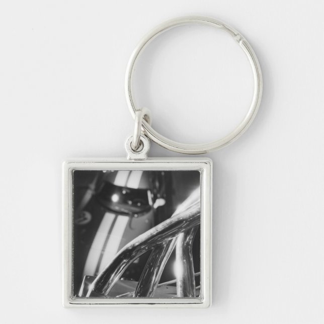 Europa, Schweiz, Genève. Motorvisning i Genève.4 Fyrkantig Silverfärgad Nyckelring (Framsidan)