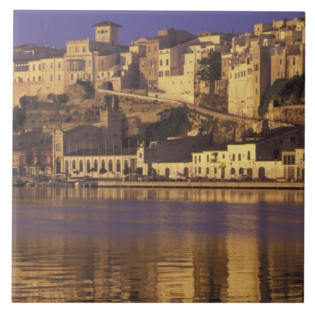 Europa, Spanien, Balearerna, Menorca, Mao. Gryning Kakelplatta (Framsidan)