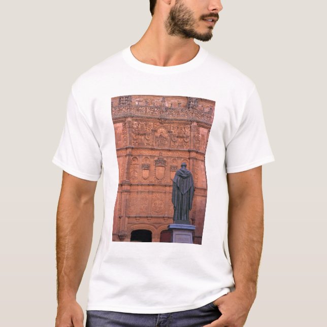 Europa, Spanien, Salamanca. Jackar av arm och T-shirt (Framsida)